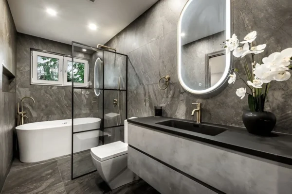 Common Bathroom Remodeling Mistakes and How Contractors Avoid Them