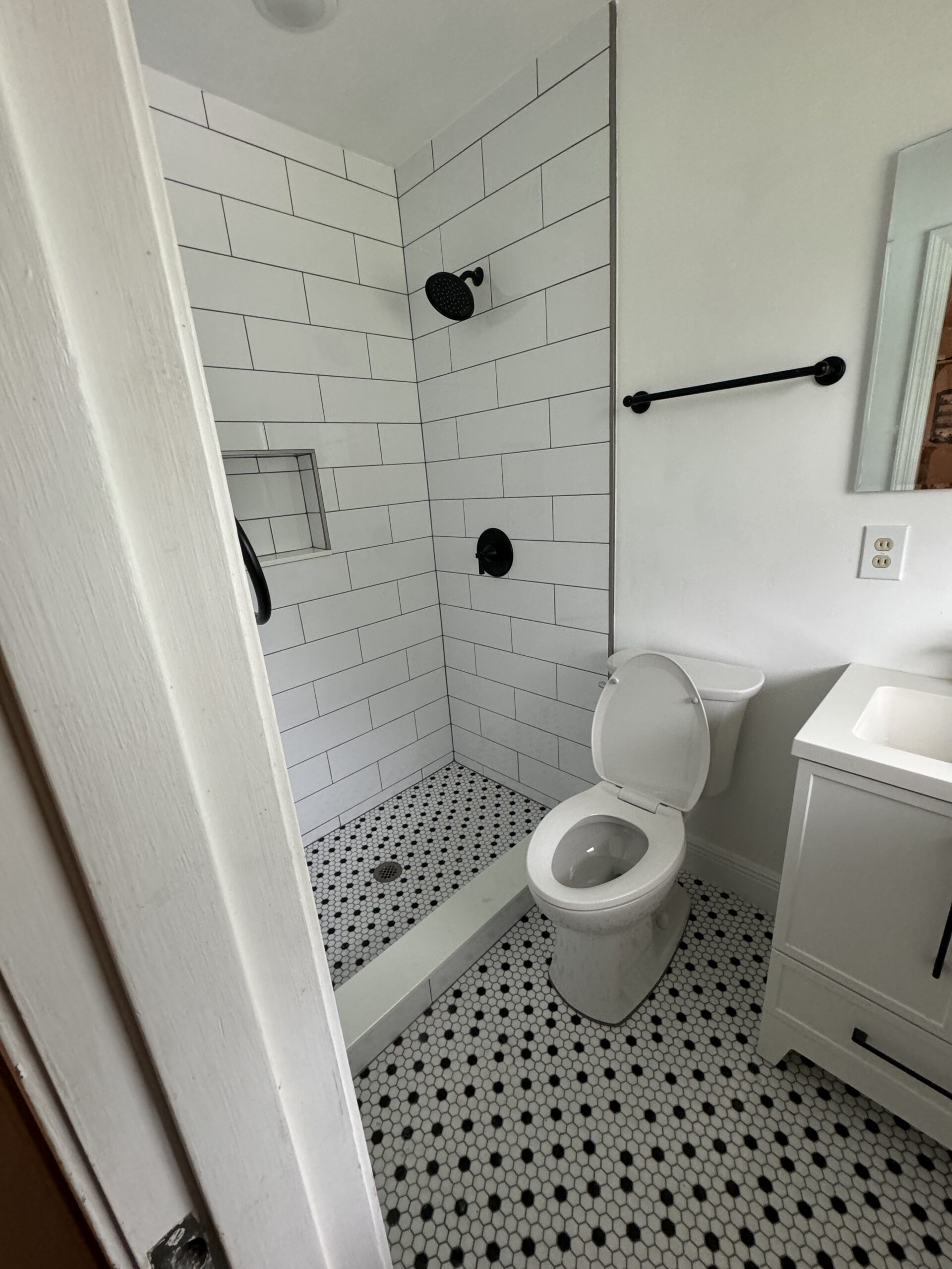 Oviedo Bathroom Remodel: Why Homeowners Are Ditching Tubs